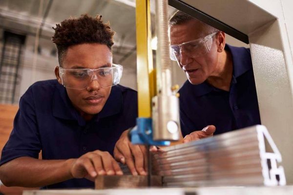 Apprentice Cutting supervised by Mentor